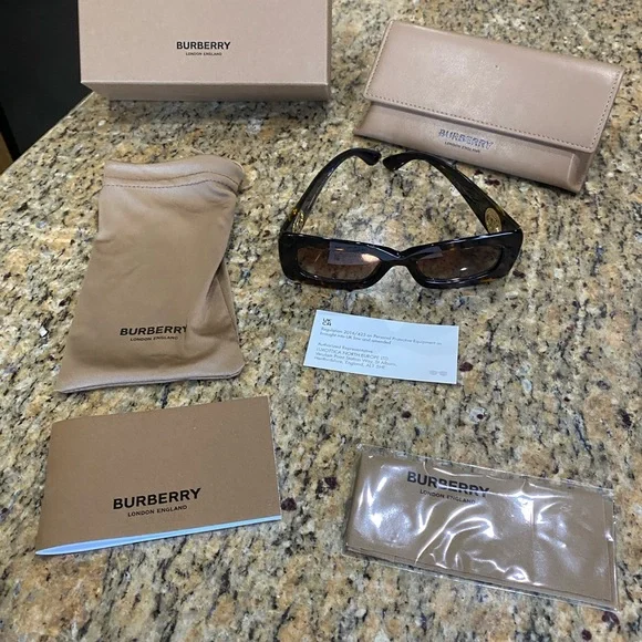 Burberry Tortoiseshell Rectangular Sunglasses with Brown Lenses - Picture 4 of 6